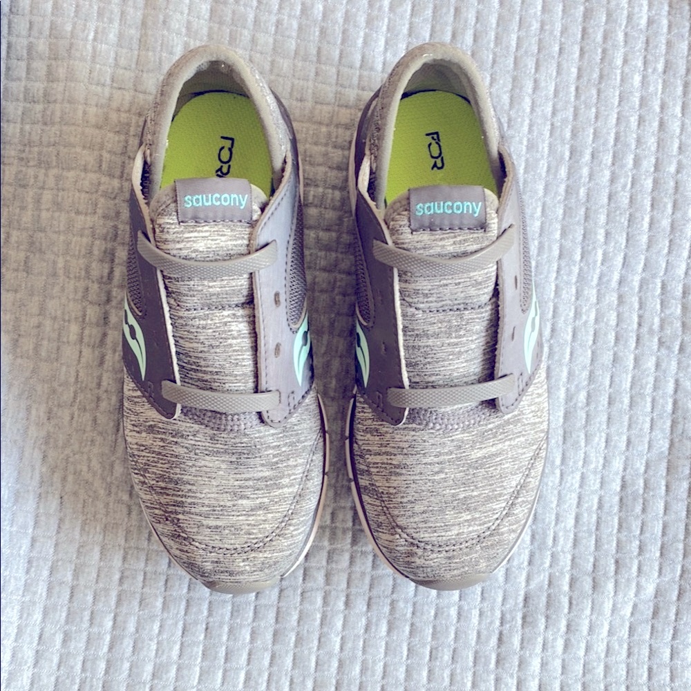 Saucony girls Gray and Mint Green Sneakers size 13.5 WIDE